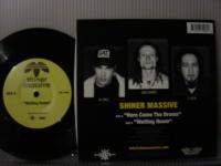 SHINER MASSIVE / HERE COME THE DRUMS
